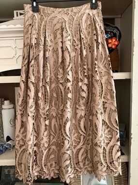 Antonio Melani sz 4 gold beige lace skirt metallic threads